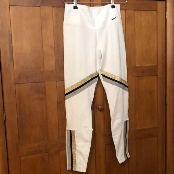 Woman’s Nike training tights - Picture 2 of 12